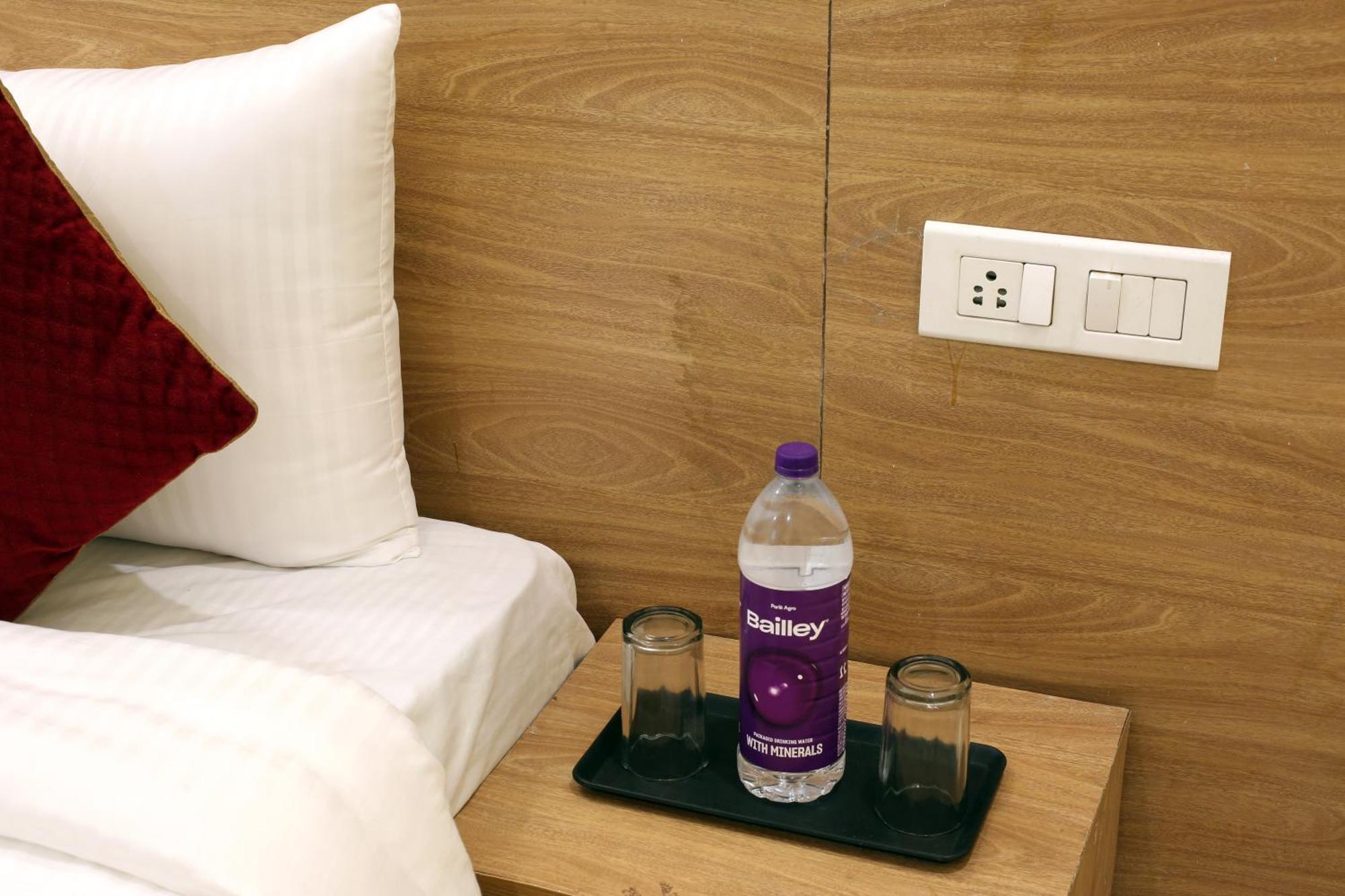 Hotel Lemon Suites & Banquet Noida Sector 62 Ngoại thất bức ảnh