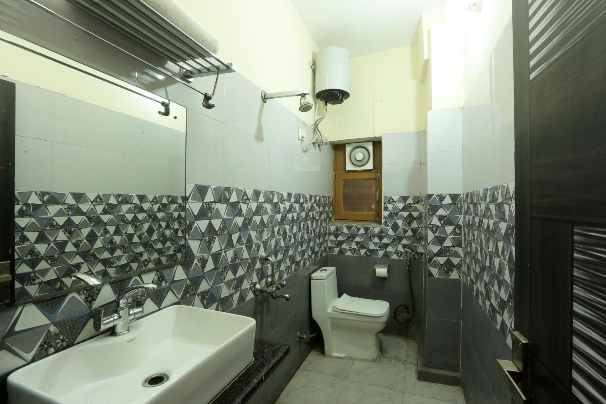 Hotel Lemon Suites & Banquet Noida Sector 62 Ngoại thất bức ảnh