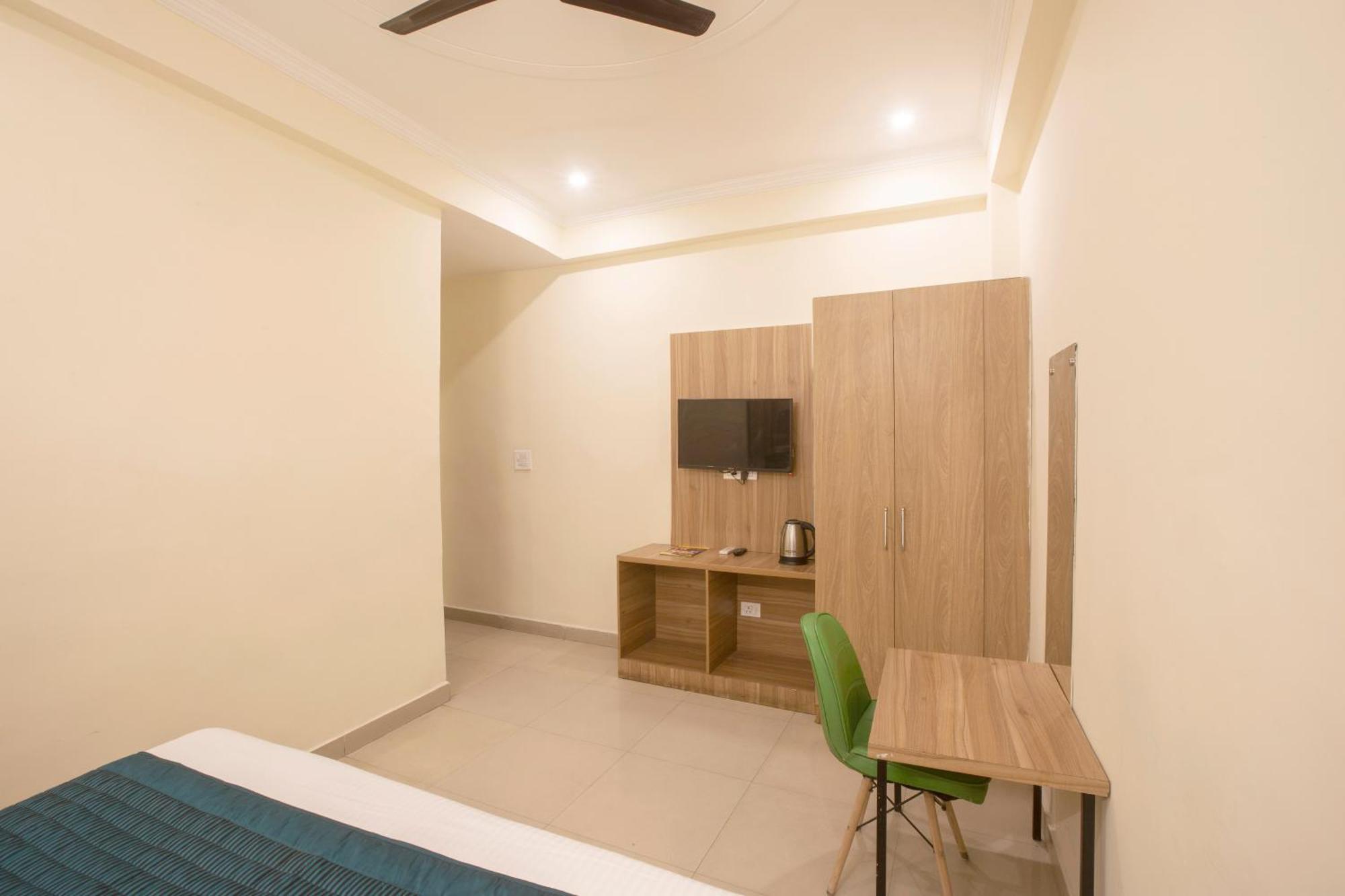 Hotel Lemon Suites & Banquet Noida Sector 62 Ngoại thất bức ảnh