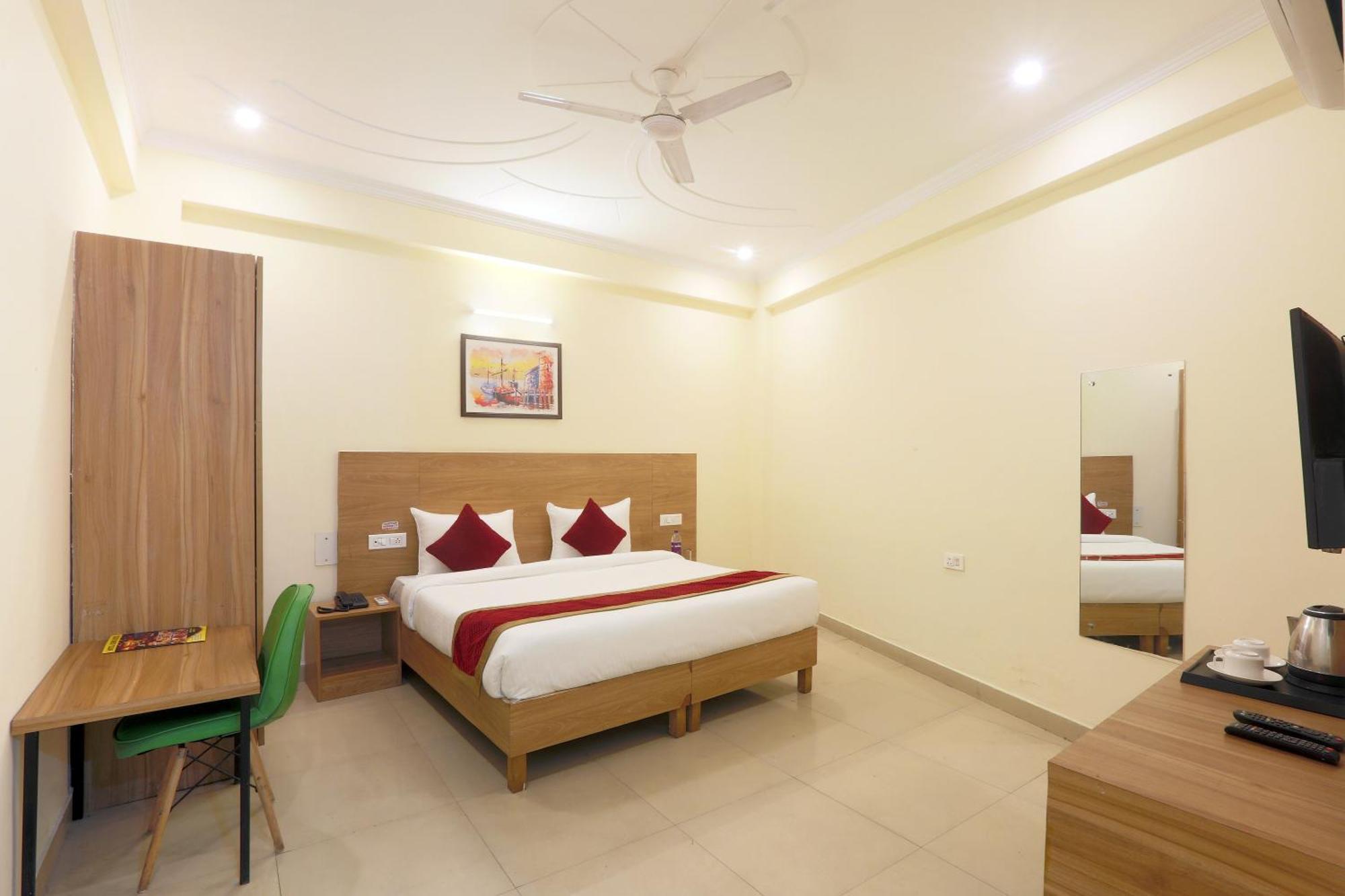 Hotel Lemon Suites & Banquet Noida Sector 62 Ngoại thất bức ảnh