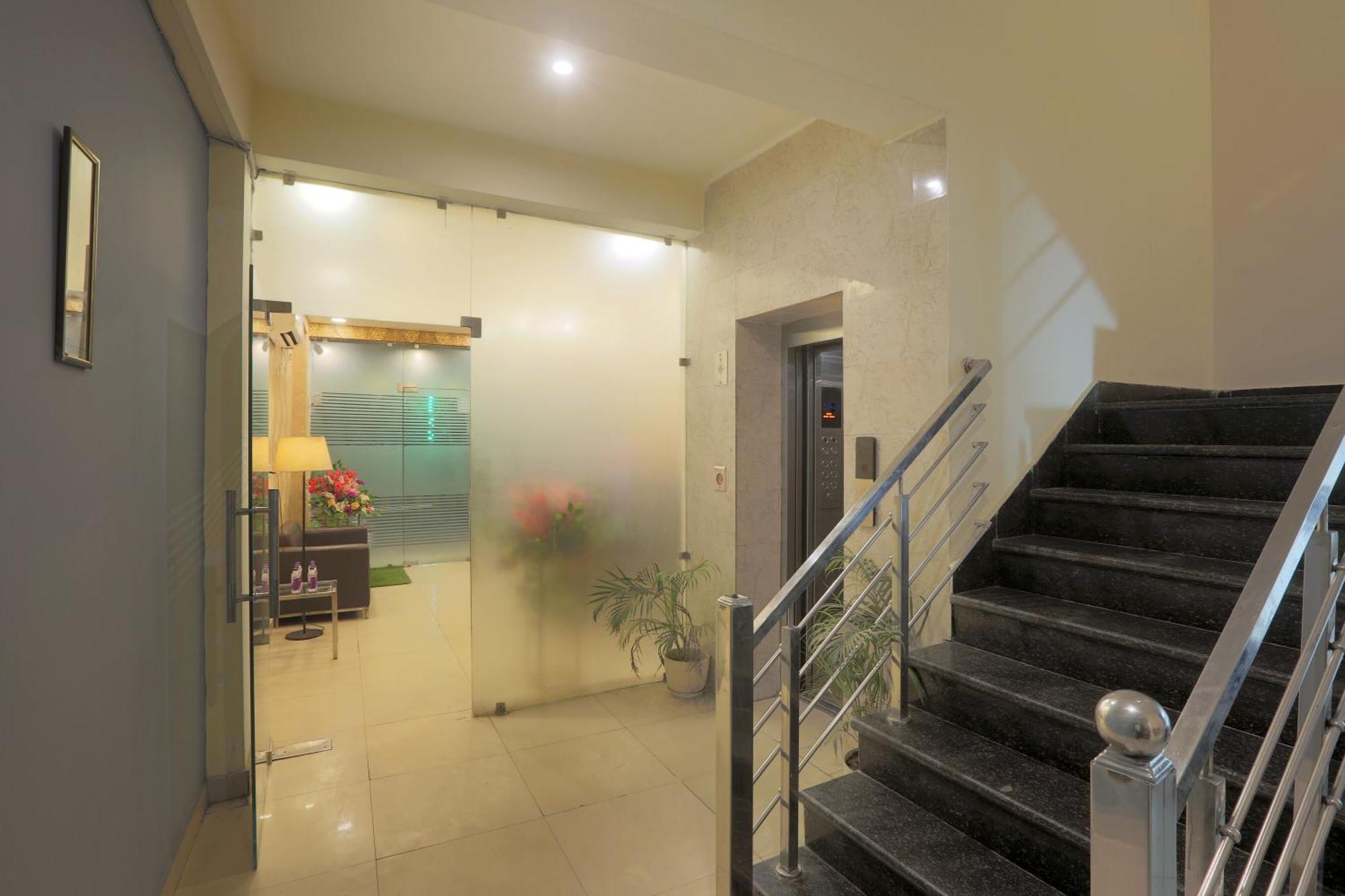 Hotel Lemon Suites & Banquet Noida Sector 62 Ngoại thất bức ảnh