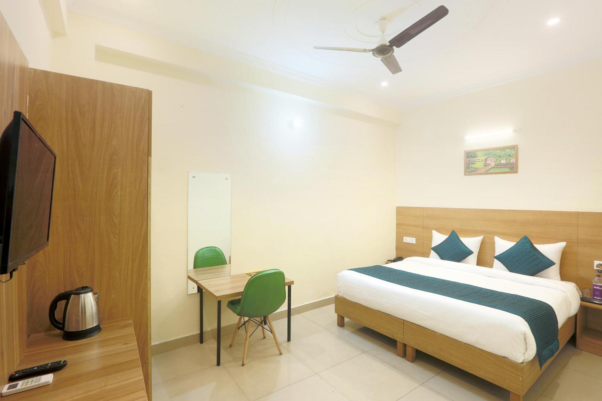 Hotel Lemon Suites & Banquet Noida Sector 62 Ngoại thất bức ảnh