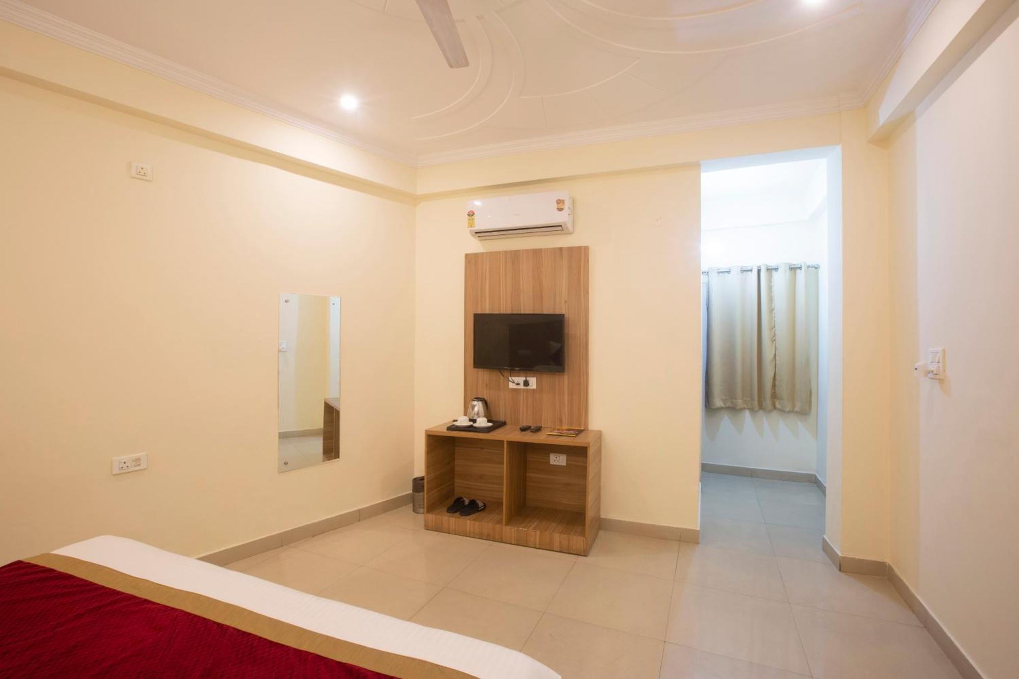 Hotel Lemon Suites & Banquet Noida Sector 62 Ngoại thất bức ảnh