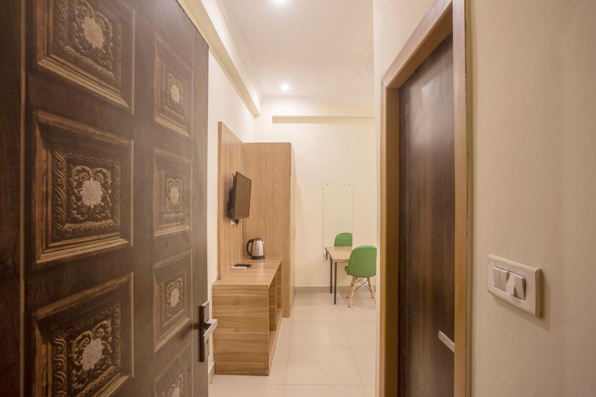 Hotel Lemon Suites & Banquet Noida Sector 62 Ngoại thất bức ảnh
